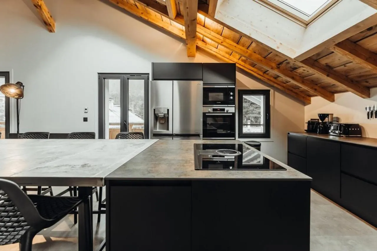 Luxurious 3-Bedroom Flat With Sauna And Garage Chamonix 0*,  France